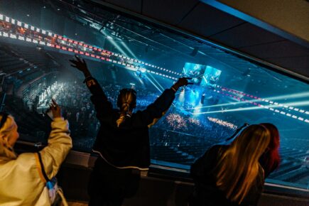 Tunnelmaa Blockfestin virallisilta Nokia Arena -jatkoilta 2023. Kuva Jonathan Melartin.